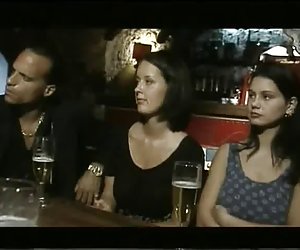 在一家酒吧操