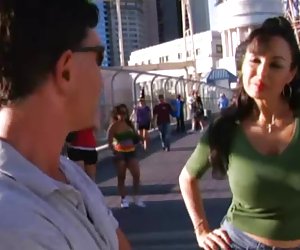 克勞迪婭基洛哈媽媽是真的角質